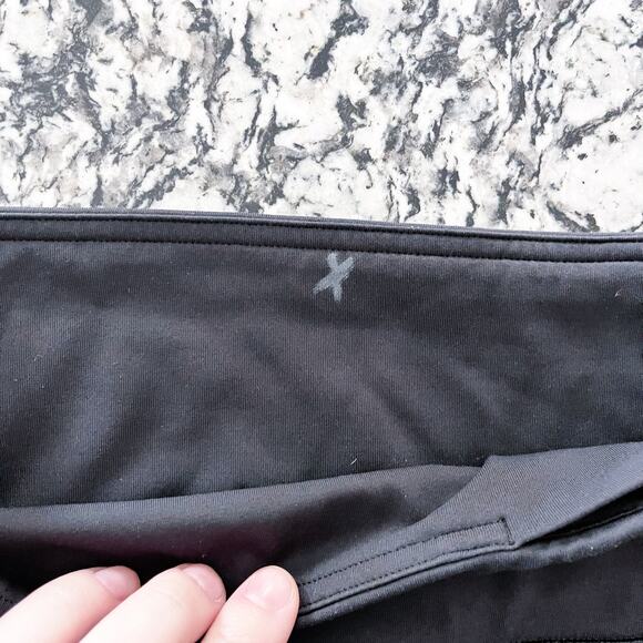 Lululemon Black Wunder Under Crop - Picture 7 of 7